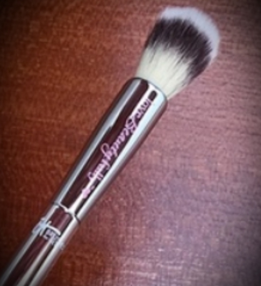 BRAND NEW IT COSMETIC BLENDING CONCEALER BRUSH